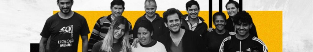 Grupo de pesonas en blanco y negro